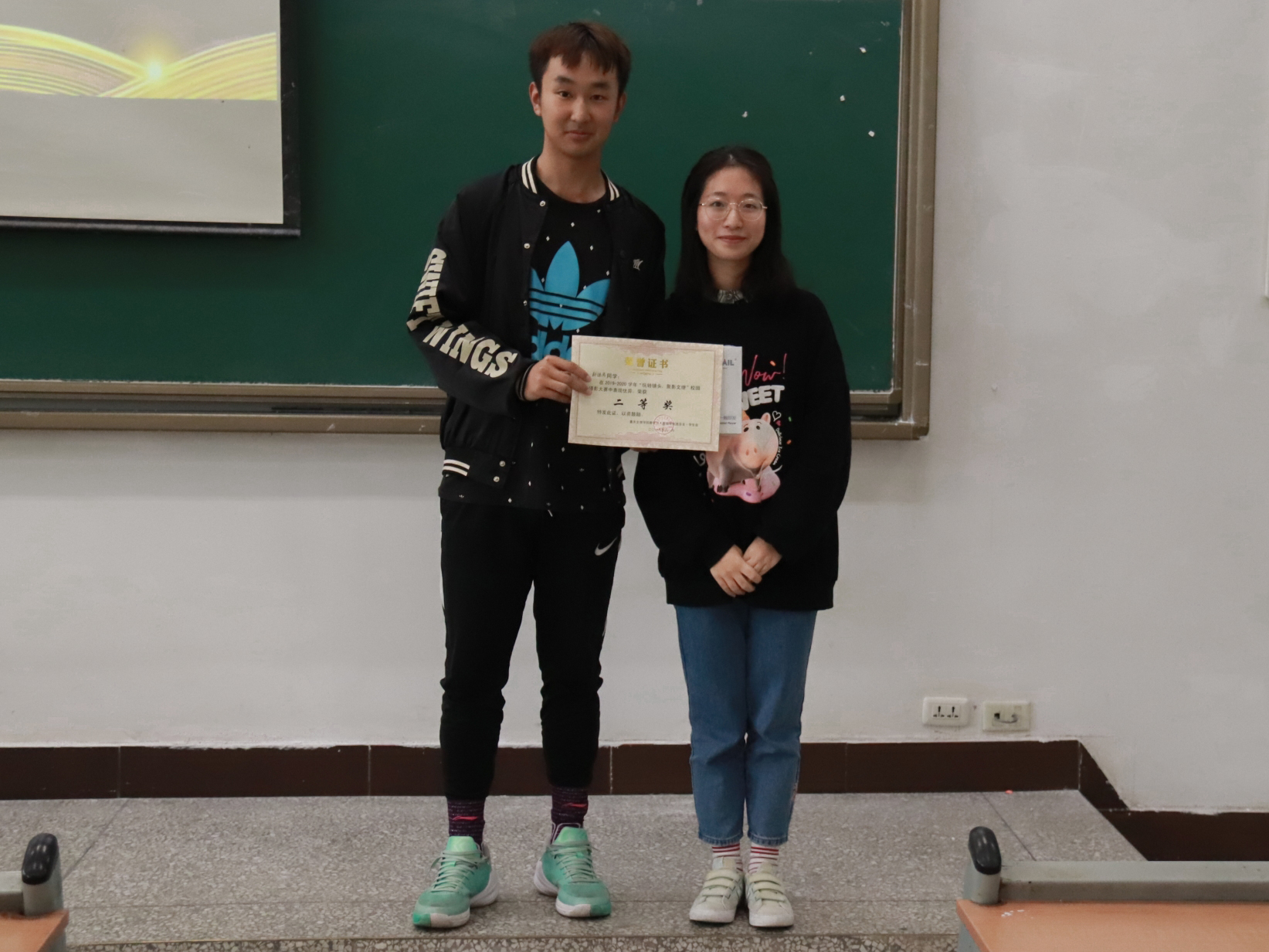 1572941190387071989.jpg 公司摄影大赛颁奖典礼顺利举行1.jpg