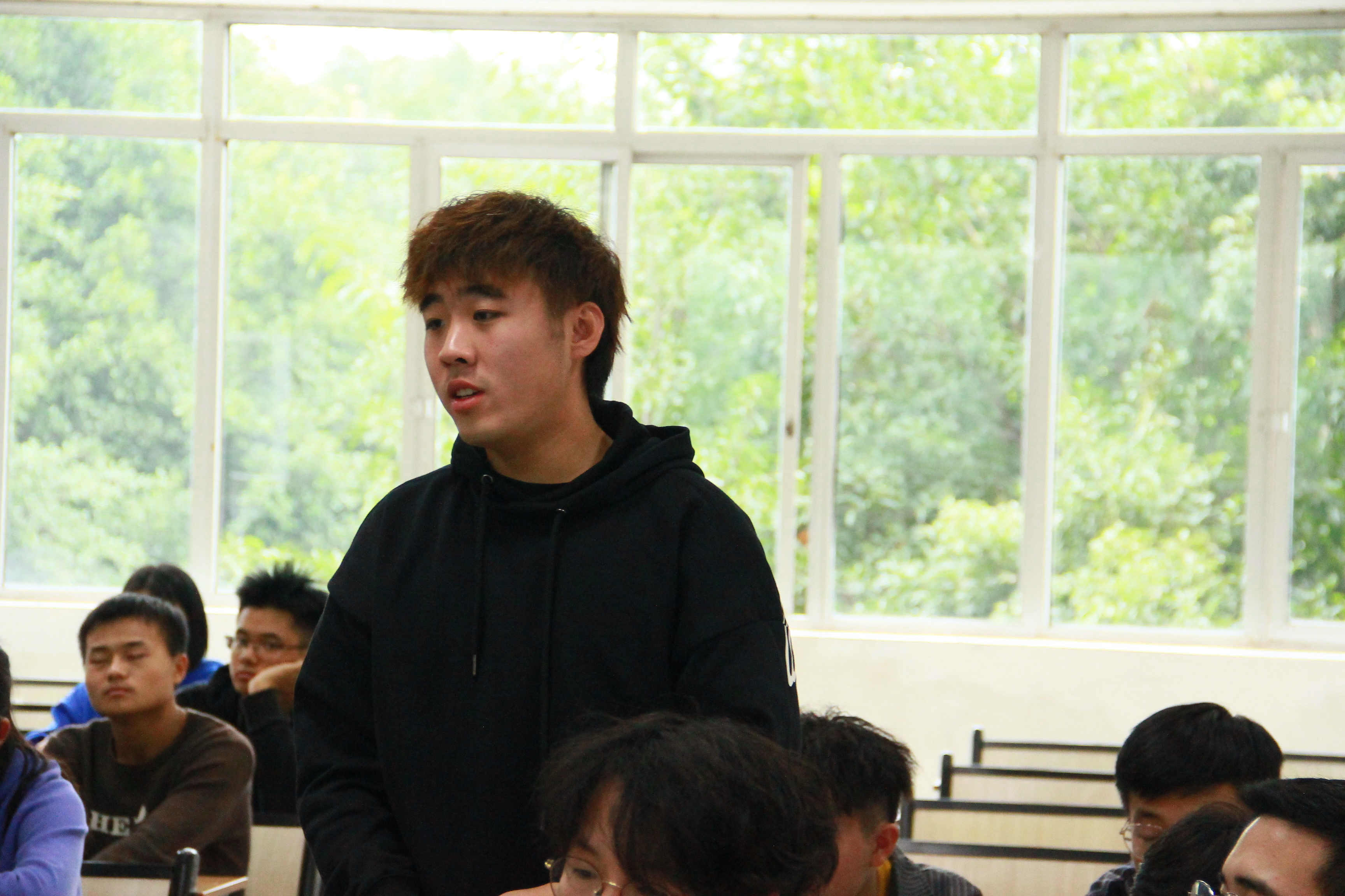 1574073350606033194.jpg 数学与大数据公司辩论赛半决赛顺利举行3.jpg